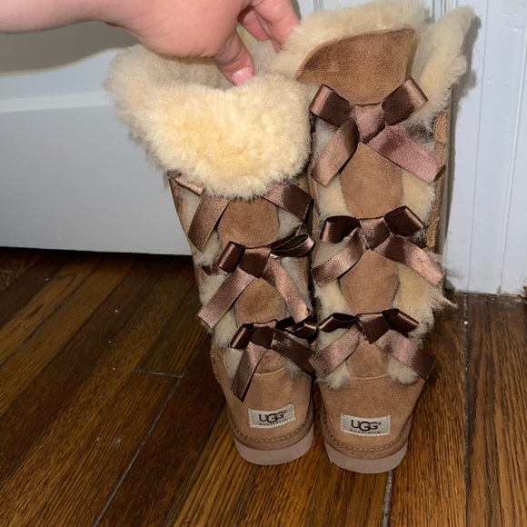 UGG Brown Winter Boots with Cream Fur - Picture 1 of 3